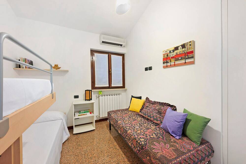 Villa Lucrezia – 4 couchages à Bardolino, Lac de Garde – Piscine, Jardin, Parking, Animaux in Bardolino, Montagnes autour du lac de Garde