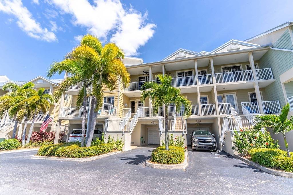 2-Bedroom Townhome with Stunning Water Views at Little Harbor Resort! | Sleeps 6 in Tampa Bay