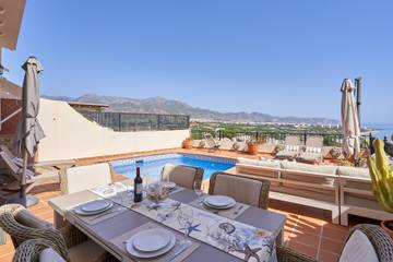 Villa pour 6 Personnes dans Urbanización Ladera del Mar, Nerja, Photo 2
