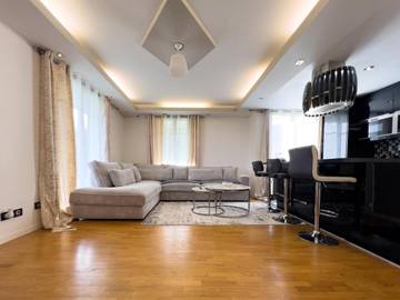 Gîte pour 6 personnes, avec terrasse et jacuzzi à Le Plessis-Trévise
