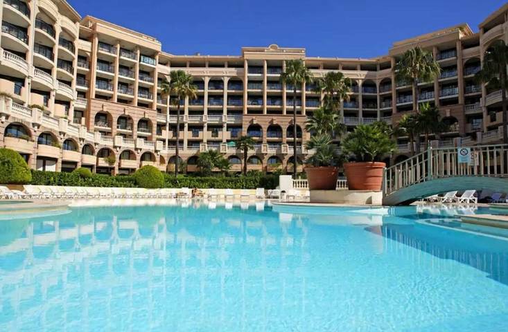 Gîte pour 4 personnes, avec bassin pour enfant et jardin ainsi que piscine et vue, adapté aux familles dans Office De Tourisme Cannes La Bocca - 4