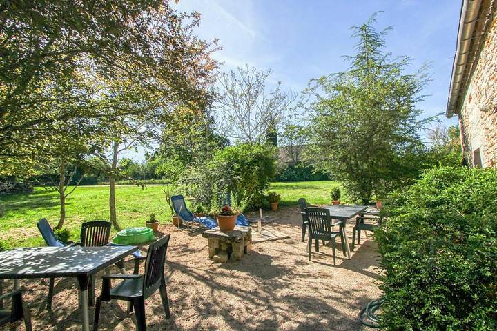 Gîte pour 8 personnes, avec jardin, animaux acceptés à Carlucet