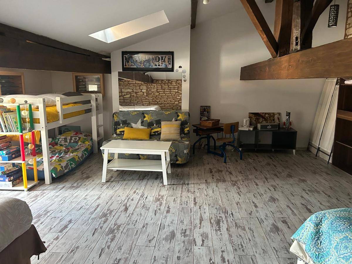 Appartement de vacances entier, Family Room in Le Bourdet, Région de Niort