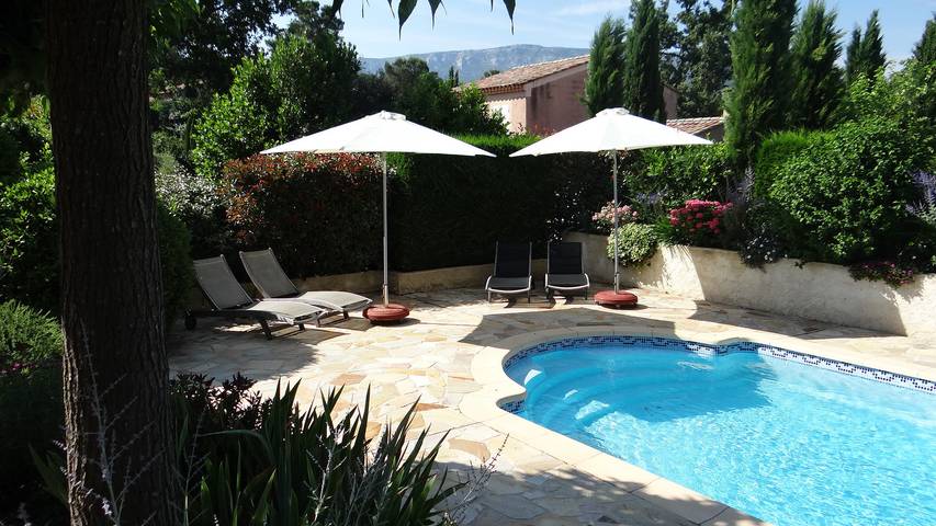 Gîte pour 8 personnes, avec piscine à Nans-les-Pins - 2