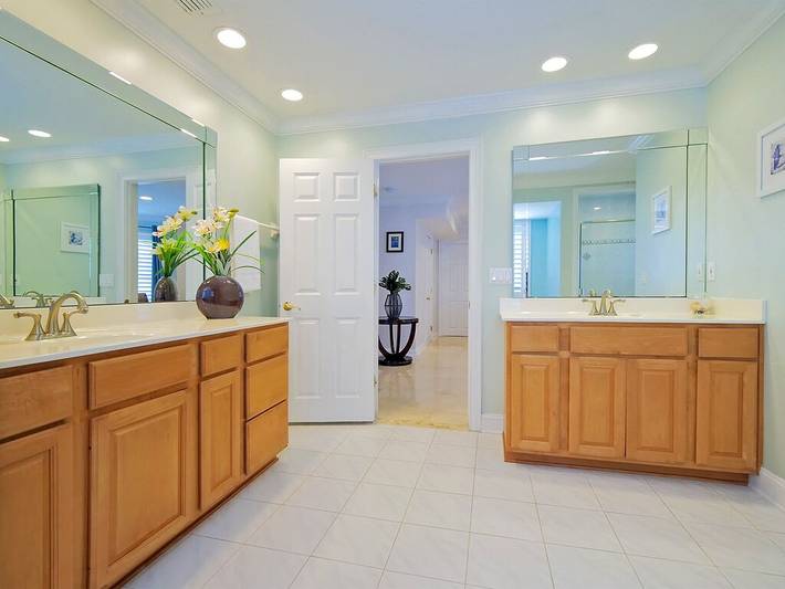 Vacation house for 18 people, with yard, with pets in Jacksonville Beach