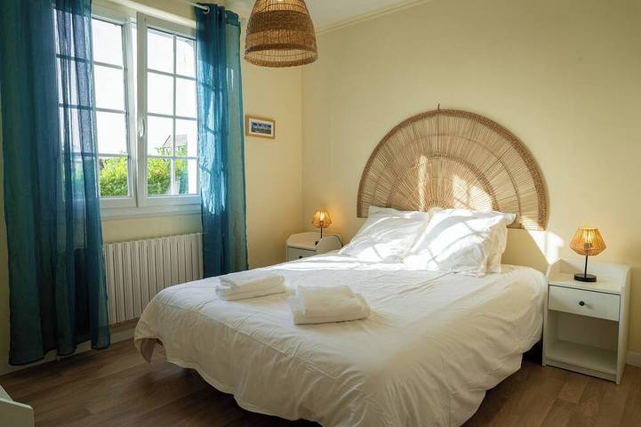 Location de vacances pour 10 personnes, avec terrasse et jardin dans Orval-sur-Sienne - 3