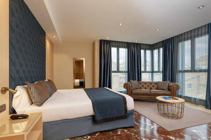 Hôtel pour 2 personnes, avec terrasse ainsi que vue et piscine, animaux acceptés à Huesca - 3