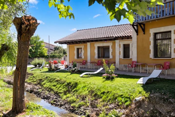 Apartamento para 23 personas, con Balcón/Terraza además de Terraza y Jardín en Provincia de Burgos