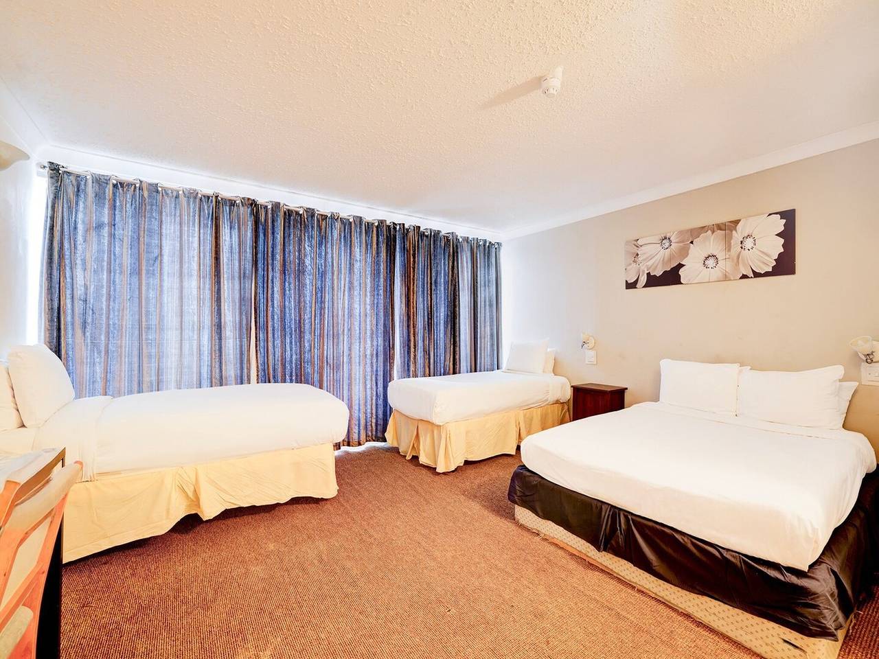 Standard -triple Room in Luton, Chiltern Hills
