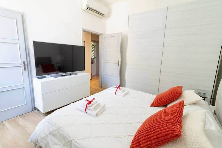 Entire apartment, Canalchiaro Suite, 6 guests in Modena, Modena Province