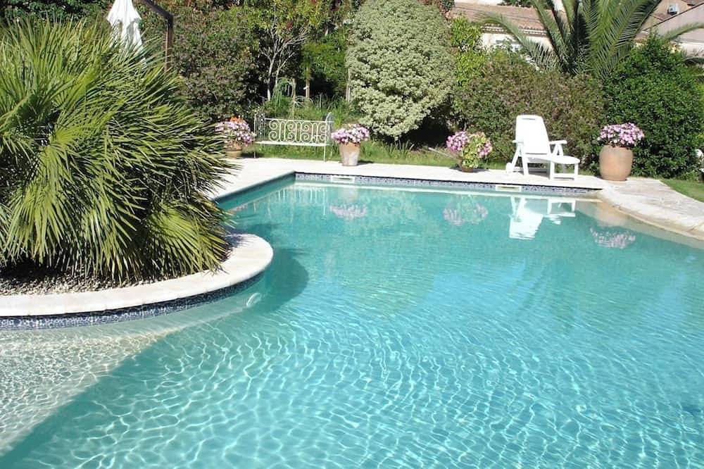 Modern villa with swimming pool and private garden, in Bormes-les-Mimosas, Parc national de Port-Cros