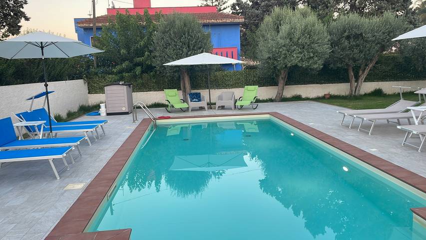 Ferienwohnung für 5 Personen, mit Garten und Balkon in Syrakus