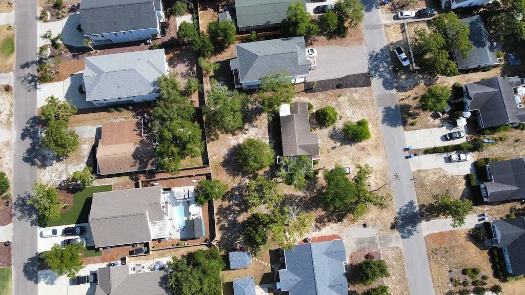 Beach House Cottage- 3 min to Beach - Remodeled, 2 screened in porches, big yard in Oak Island (NC), Brunswick County