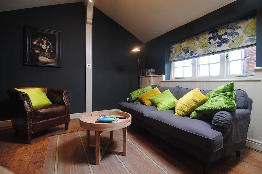Two storey cottage in the heart of Lymington. in Lymington, Hampshire