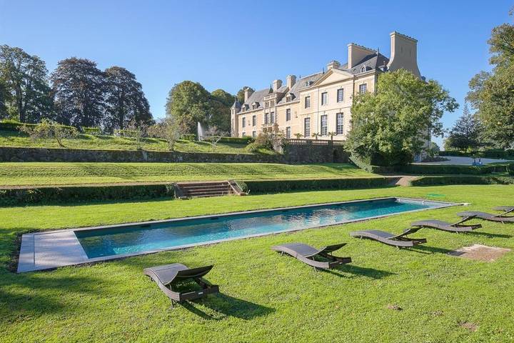 Maison de campagne pour 40 personnes, avec jacuzzi et piscine ainsi que jardin et sauna