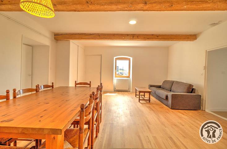 Gîte pour 6 personnes, avec jardin à Villechenève - 3