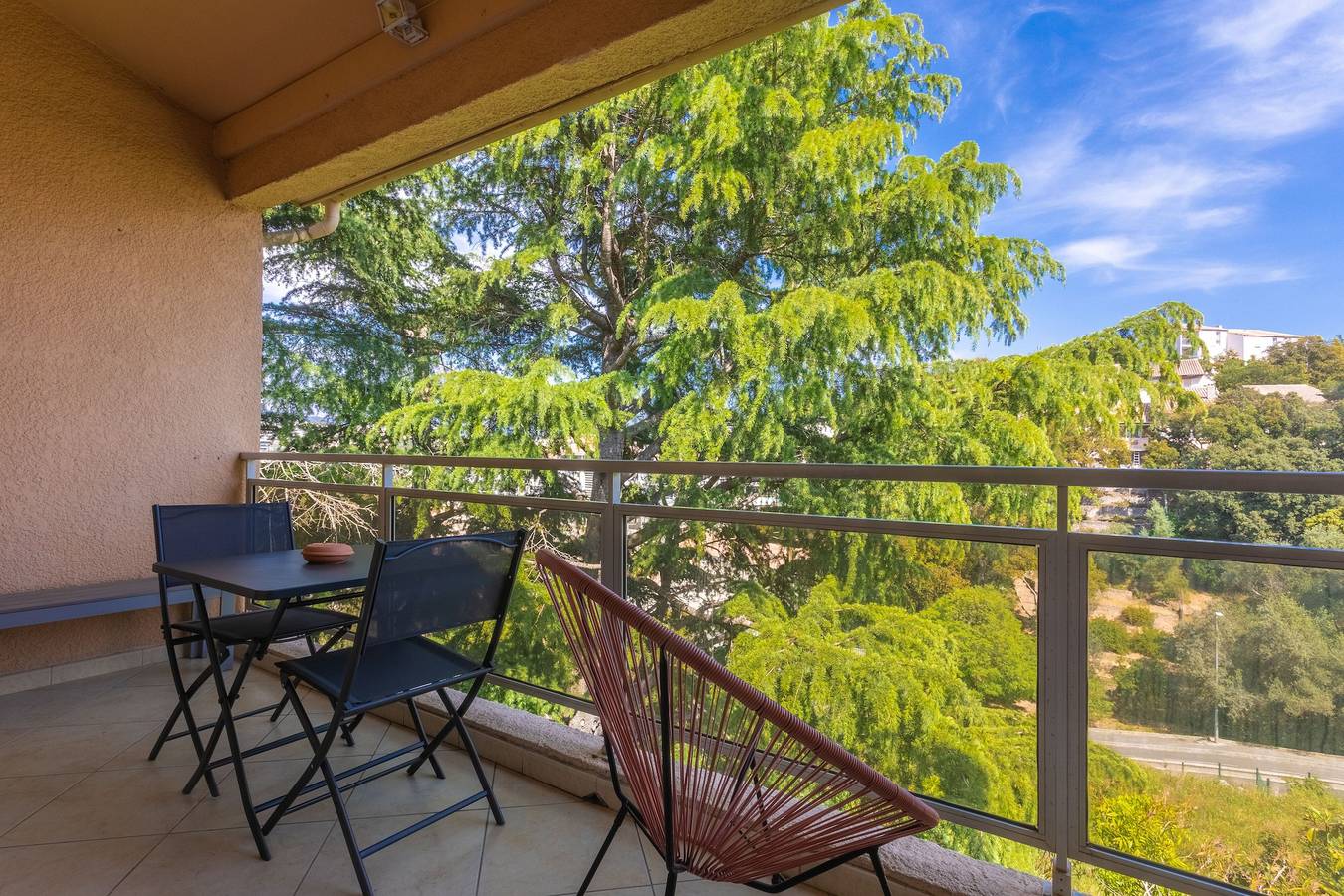 Entire apartment, Apartment Oasis Des Archers with shared pool, Wi-Fi and air conditioning in Saint-Raphaël, Mediterranean Coast (France)