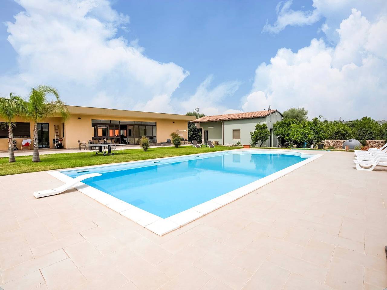 Casa Vacanze 'Villa Germano con Piscina', Vista Montagna, Wi-Fi e Aria Condizionata in Solarino, Siracusa e dintorni