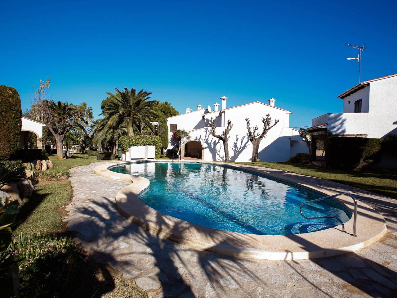 Villa à Denia, 3 chambres, piscine, climatisation, jardin, barbecue, idéale pour familles in Montgo, Dénia