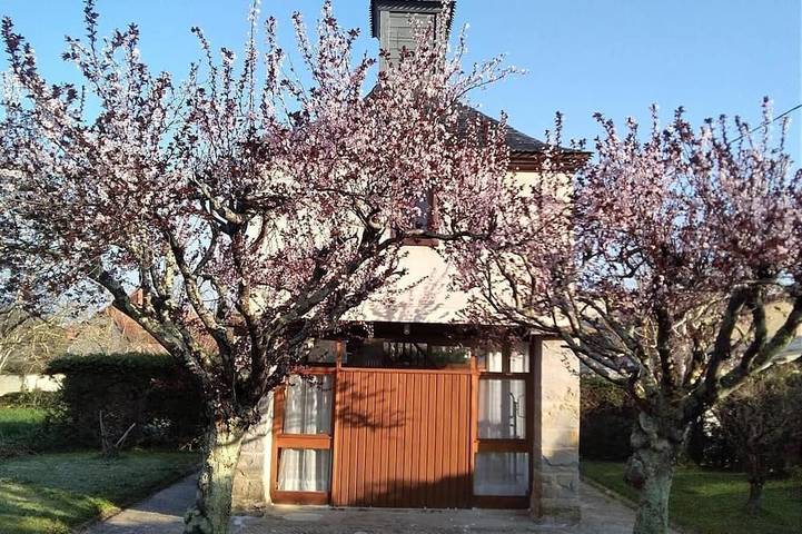 Location de vacances pour 2 personnes, avec Jardin à Saint-Céré