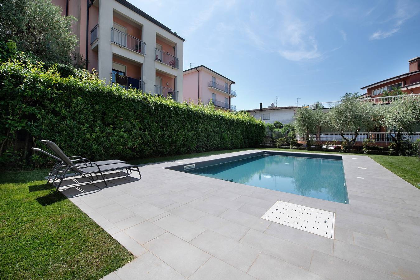 Ganze Wohnung, Ferienwohnung 'Eleonora C3' mit Gemeinschaftspool, privater Terrasse & Klimaanlage in Garda, Gardasee-Berge