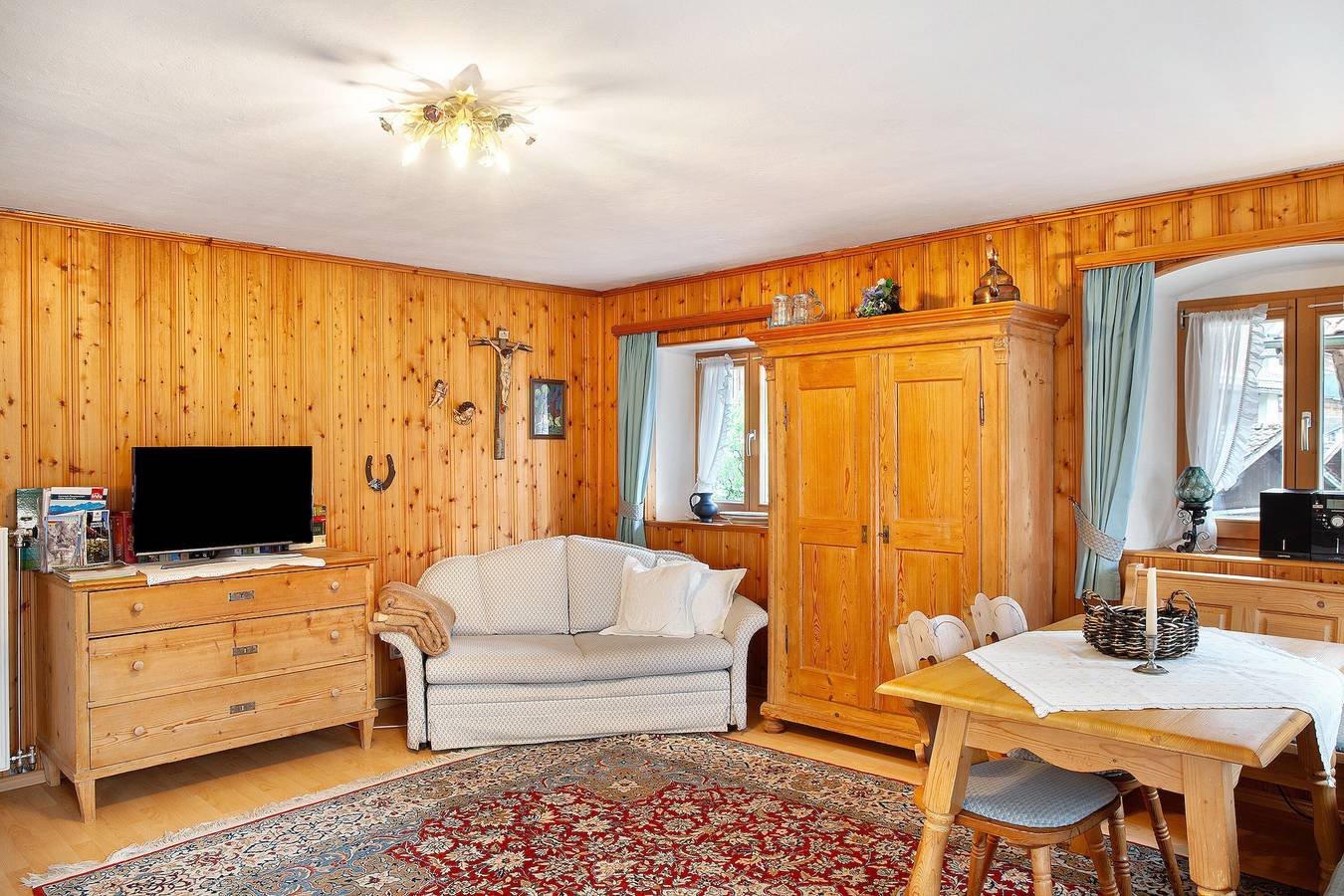 Ganze Wohnung, Ferienwohnung "Gästehaus Marianne" mit Bergblick, Gemeinschaftsterrasse und Wlan in Farchant, Bayerische Alpen