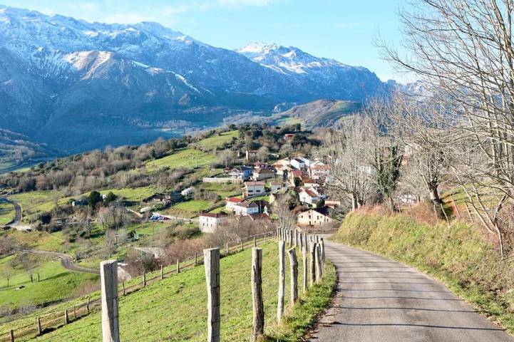 Casa rural para 5 personas, con vistas y terraza, Se admiten mascotas en Cabrales - 3