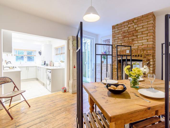 Cottage for 4 people, with Yard in Canterbury