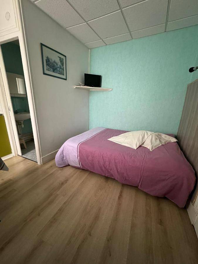Gîte pour 3 personnes, avec jardin et vue, animaux acceptés à Néris-les-Bains - 4