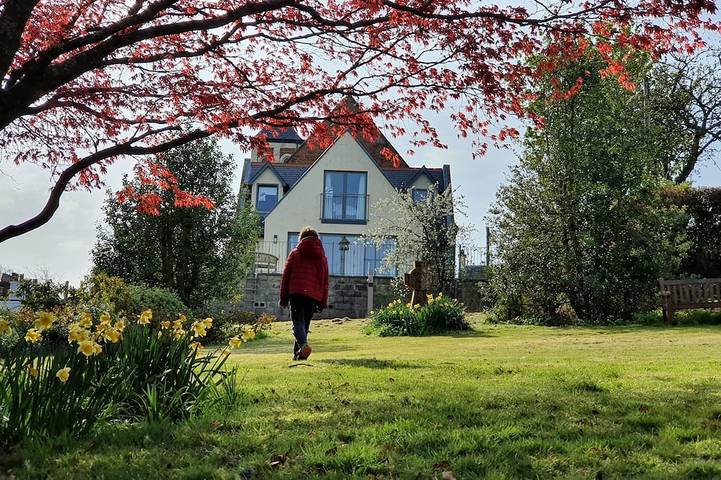 Vacation rental for 2 people, with yard and terrace in Scotland