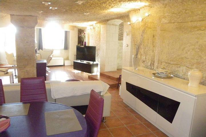 Location de vacances pour 6 personnes, avec terrasse à Nazelles-Négron