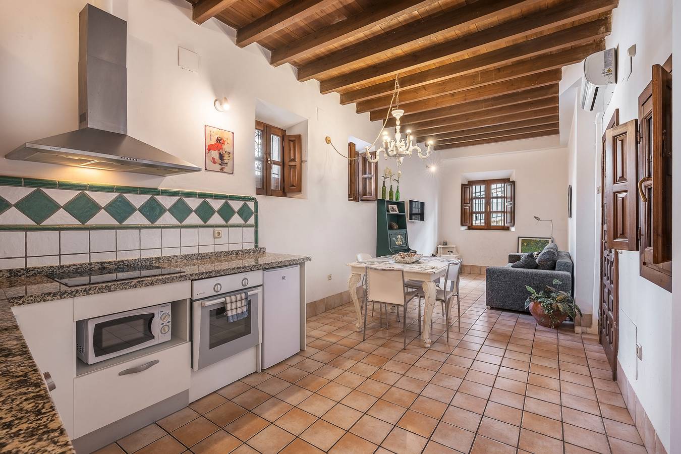 Apartamento entero, 'Apartment Elvira Street with Wifi' con Aire Acondicionado  in Centro-Sagrario, Granada