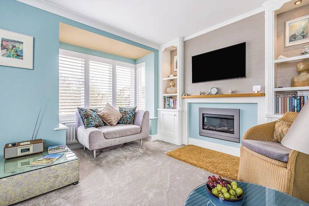 Pass the Keys | City Centre Town House w Parking in Chichester, West Sussex