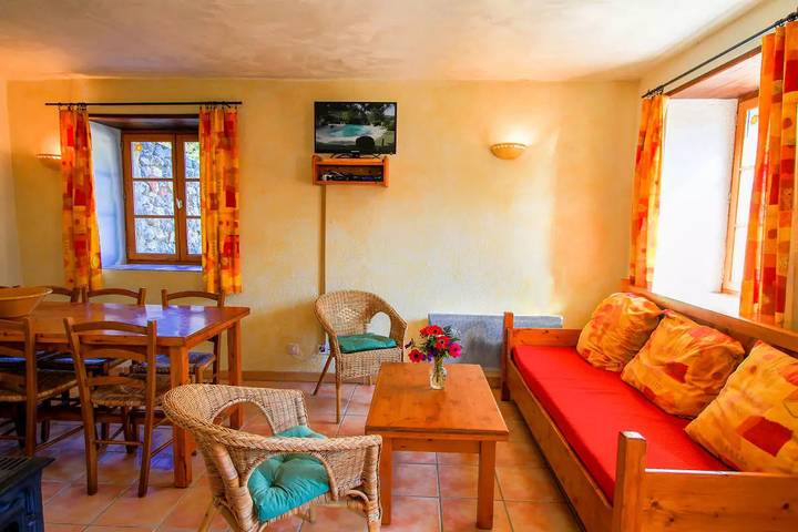 Location de vacances pour 8 personnes, avec piscine et jardin à Flayosc - 2