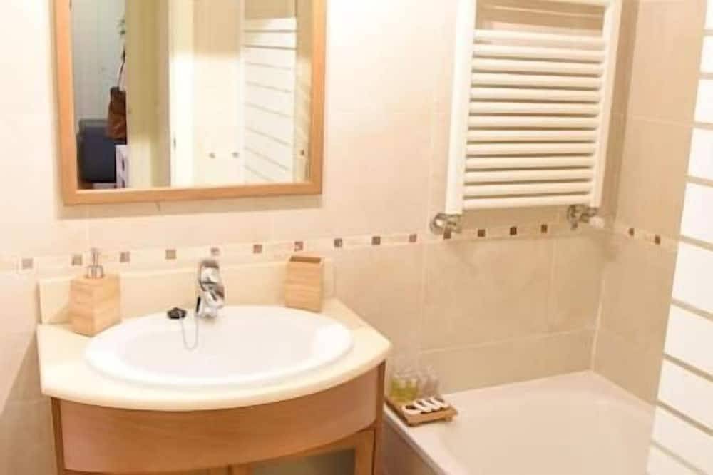 Entire apartment, Sabiñánigo. P22 Vacahome Management, P22 in Sabiñánigo, Spanish Pyrenees