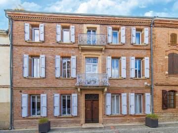 Gîte pour 6 personnes, avec terrasse et piscine à Buzet-sur-Tarn
