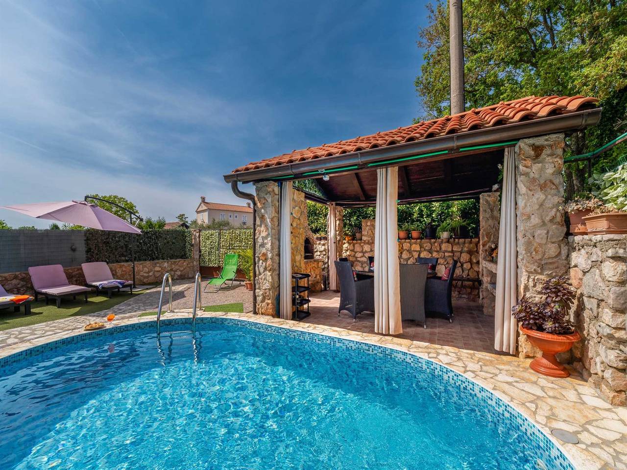 Ferienhaus Ana – Entspannendes Haus mit beheiztem Pool und Jacuzzi in Županje, Polje