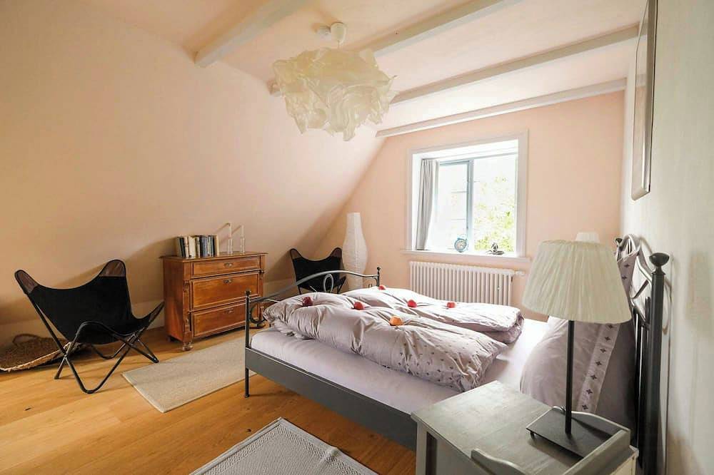 Ganze Wohnung, Apartment im Reethaus mit privatem Seezugang in Grebin, Südliche Ostseeküste