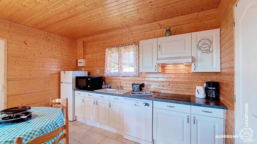 Gîte pour 5 personnes, avec balcon et vue dans Lac Chambon - 2