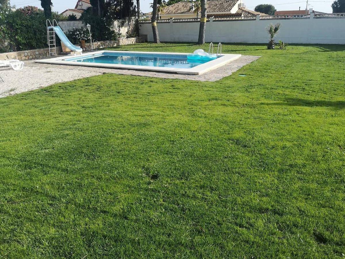 Three-Bedroom House in Busot, Costa Blanca