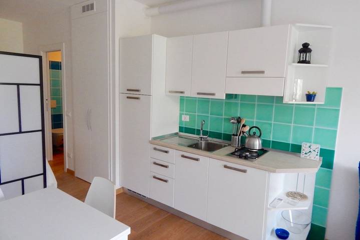 Appartamento intero, S127 - Sirolo, nuovissimo monolocale con terrazzo in Sirolo, Riviera del Conero
