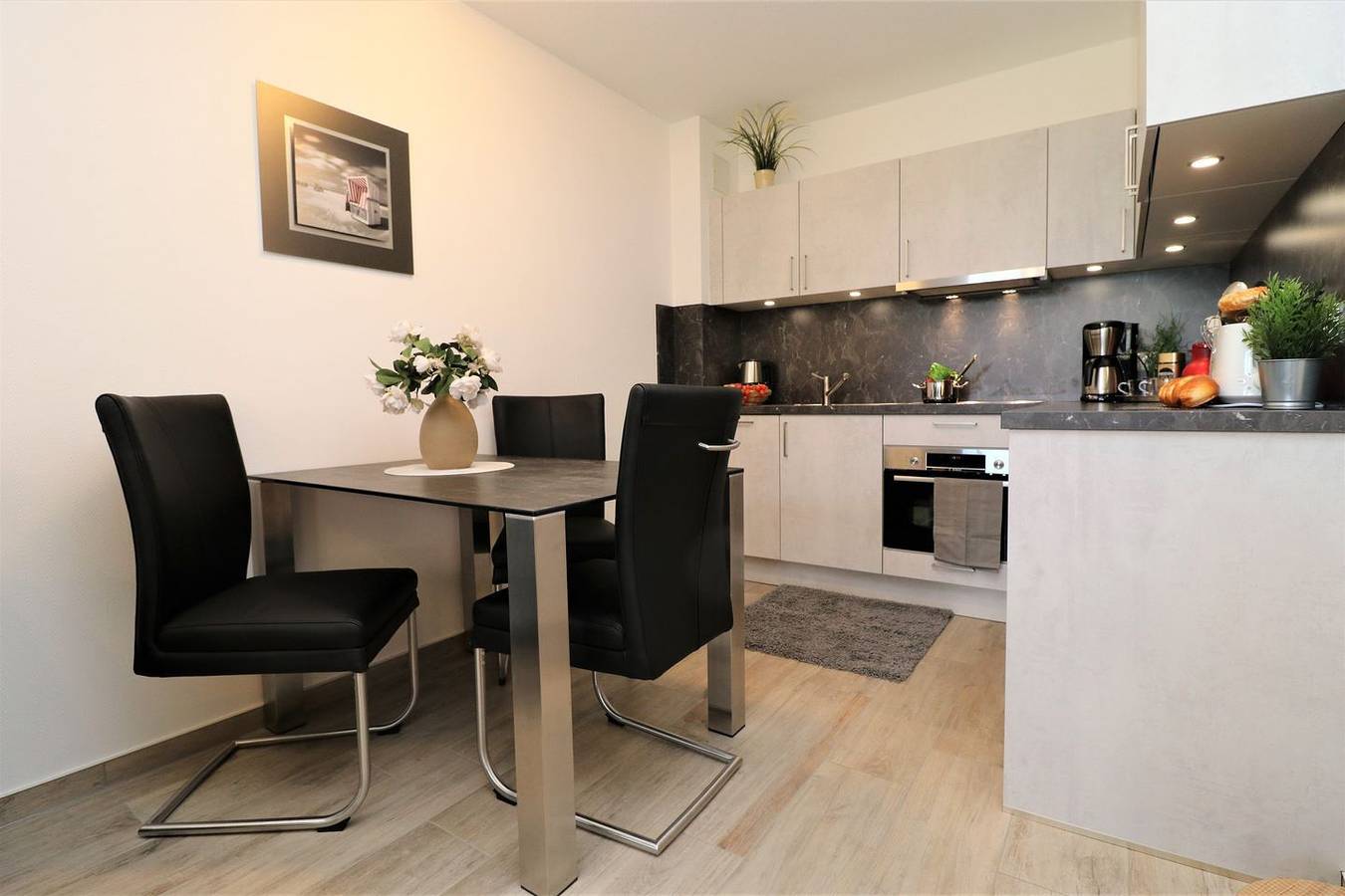 Ganze Wohnung, Ferienwohnung mit Terrasse direkt hinter der Düne in Wustrow, Fischland