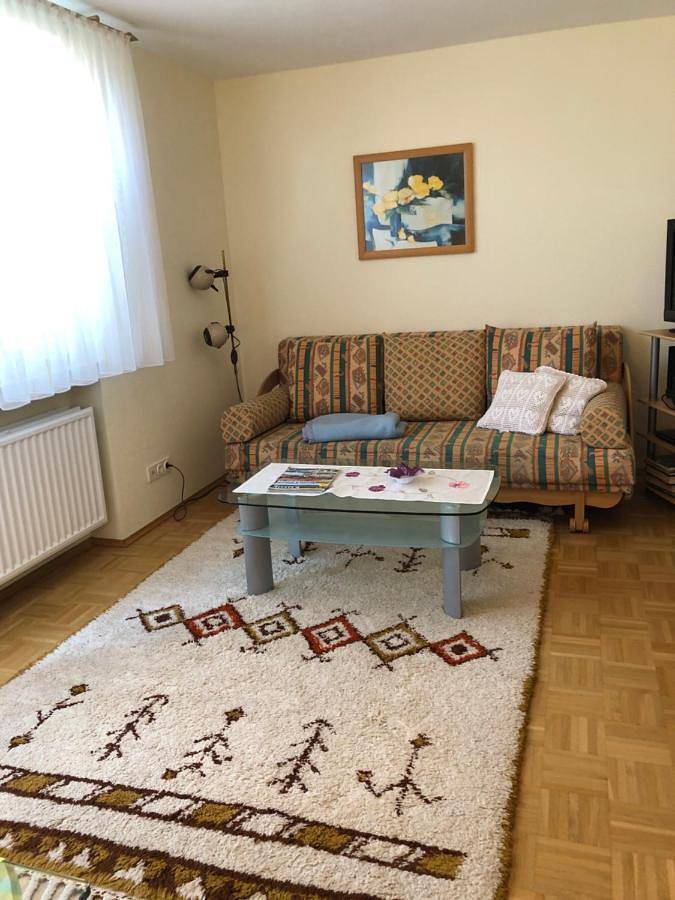 Ferienwohnung für 3 Personen, mit Terrasse und Garten sowie Ausblick in Hatzfeld
