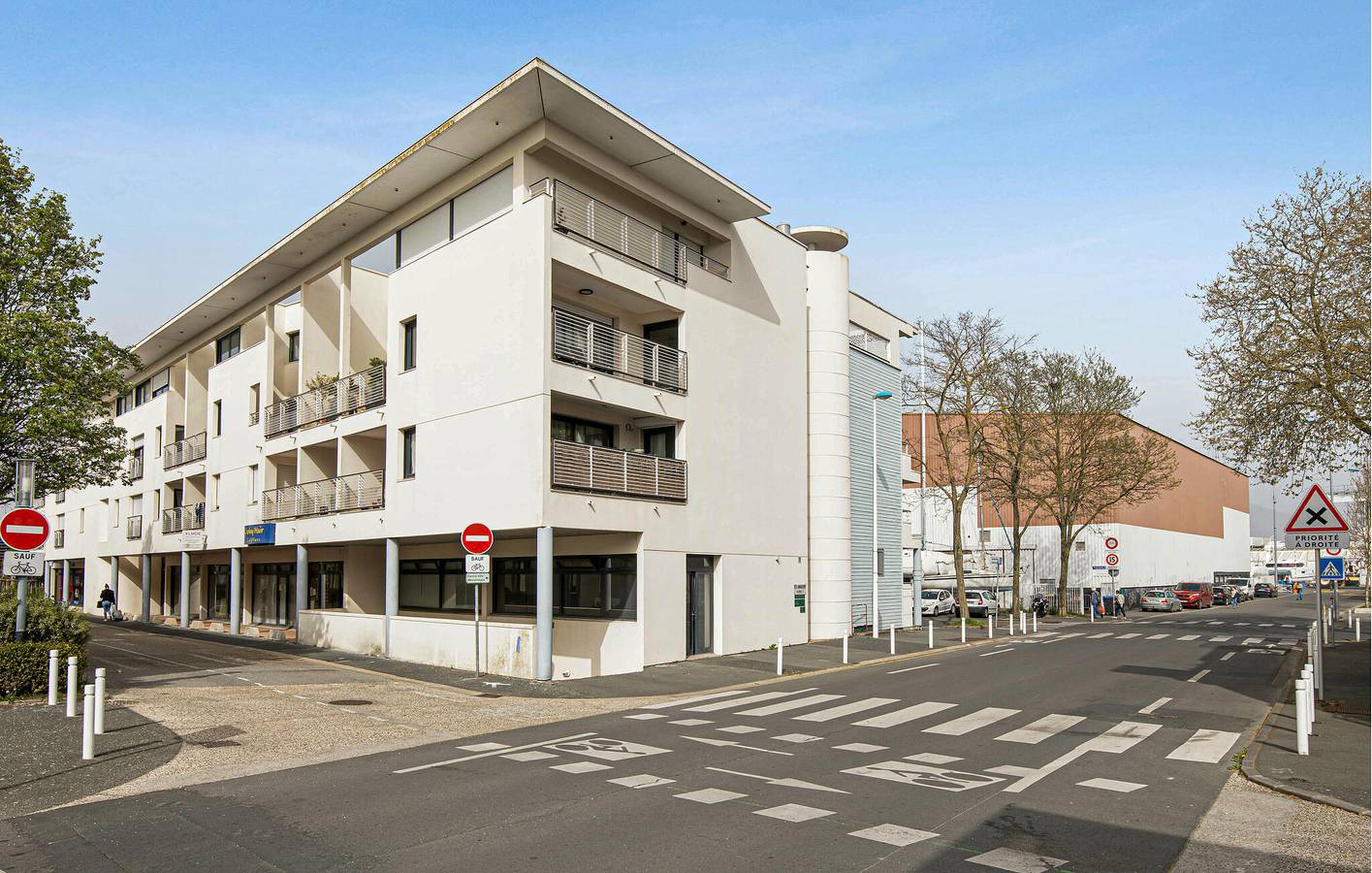 Appartement de vacances entier, Appartement confortable avec terrasse et Internet, à 700 m de la plage de la Concurrence in La Rochelle, Région de La Rochelle