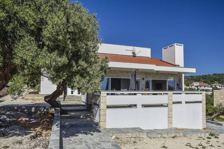 Villa for 6 people, with Balcony and Hot tub as well as Garden in Novalja