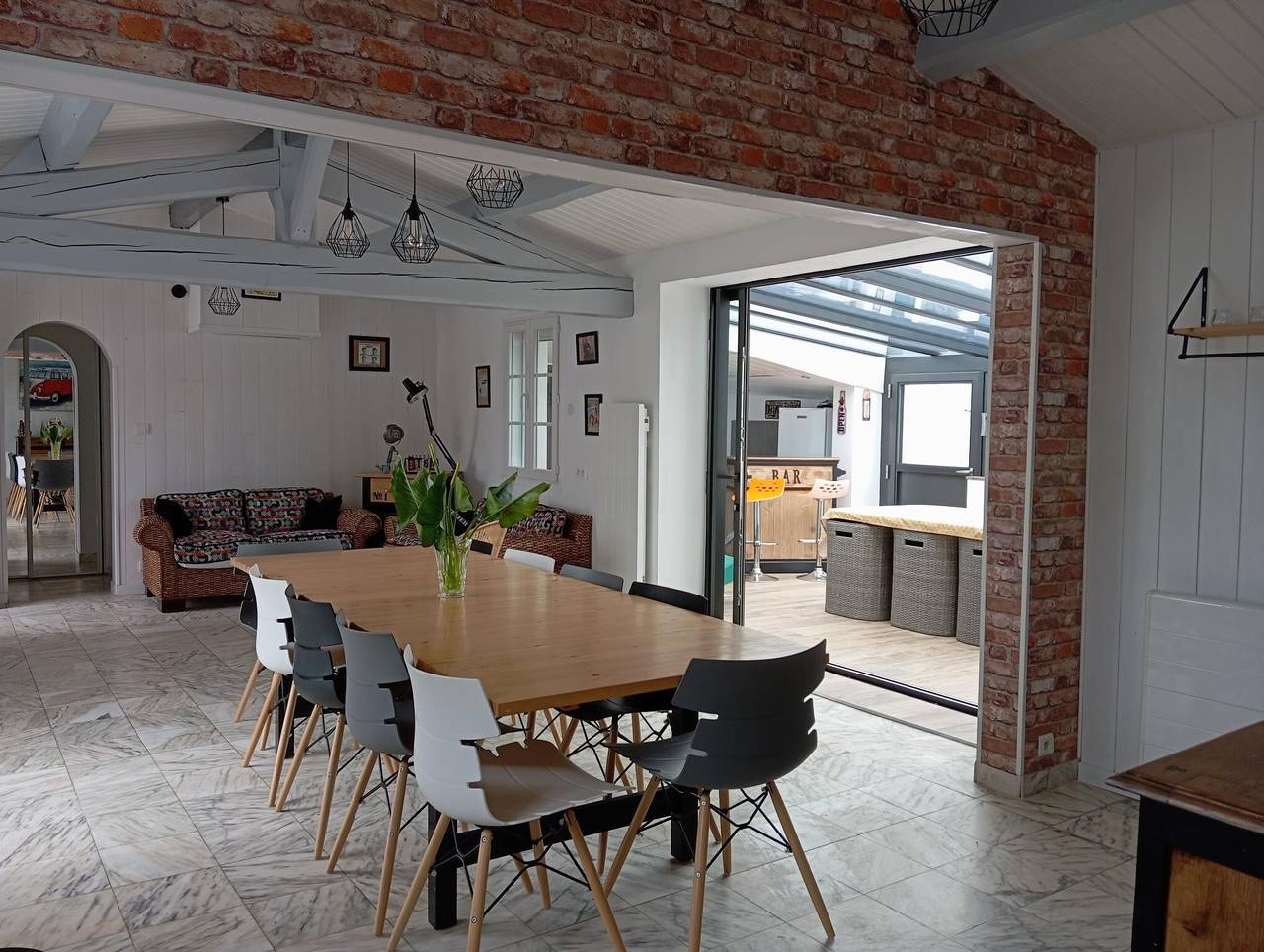 Gîte Kerallou: Holiday Home with Terraces, Private Garden & Wi-Fi in Barbâtre in Barbâtre, Noirmoutier