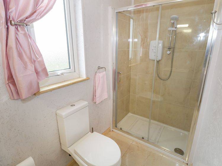 Entire studio, The Lazy Llama Shepherd Hut & Sauna Farm Stay in Donegal, County Donegal