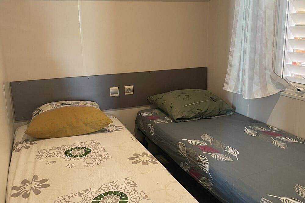Camping sécurisé ,Mobil Home 3 Ch, grande Terrasse, à 20mn à pied de la Plage in Fréjus, Côte méditerranéenne (France)