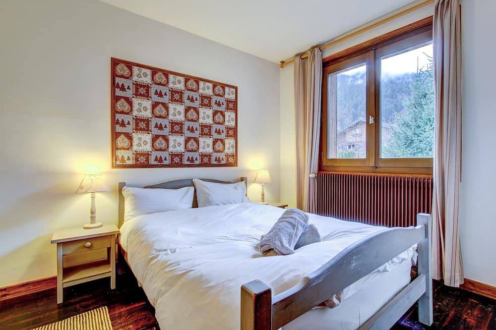 Charming 8-bedroom chalet in Essert-Romand with indoor pool in Essert-Romand, Les Portes du Soleil