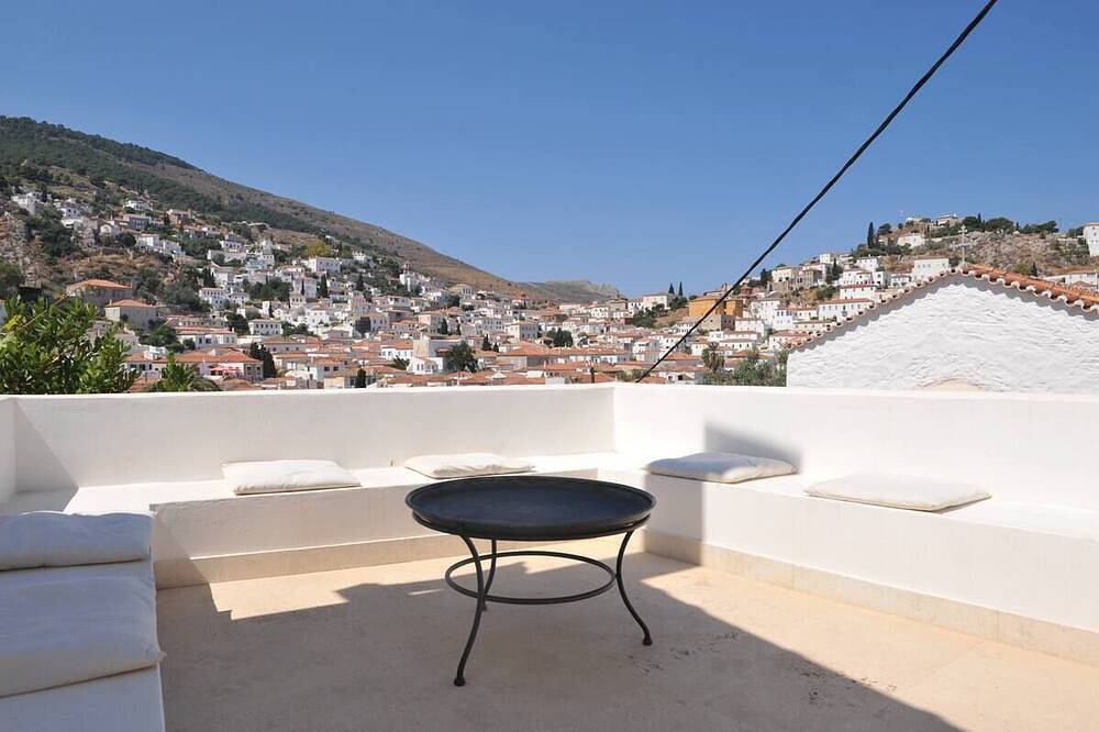 Entire apartment, Dione House by Ghh in Hydra